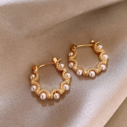 Beautiful Pearl Earring with Unique Style