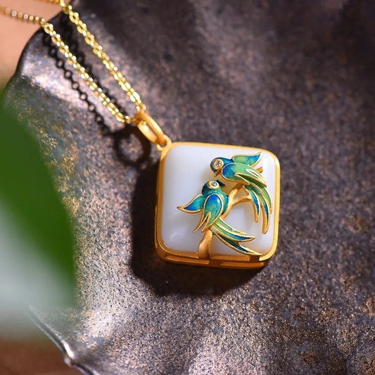 Classic Silver Necklace with Timeless Appeal