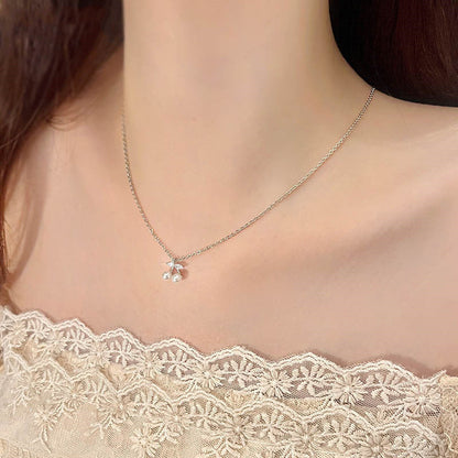 Beautiful Pearl Necklace with Unique Style