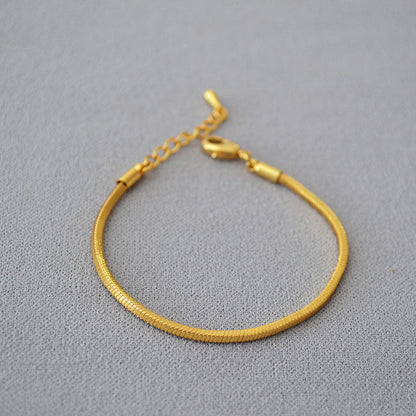 Romantic Gold Bracelet for Special Moments