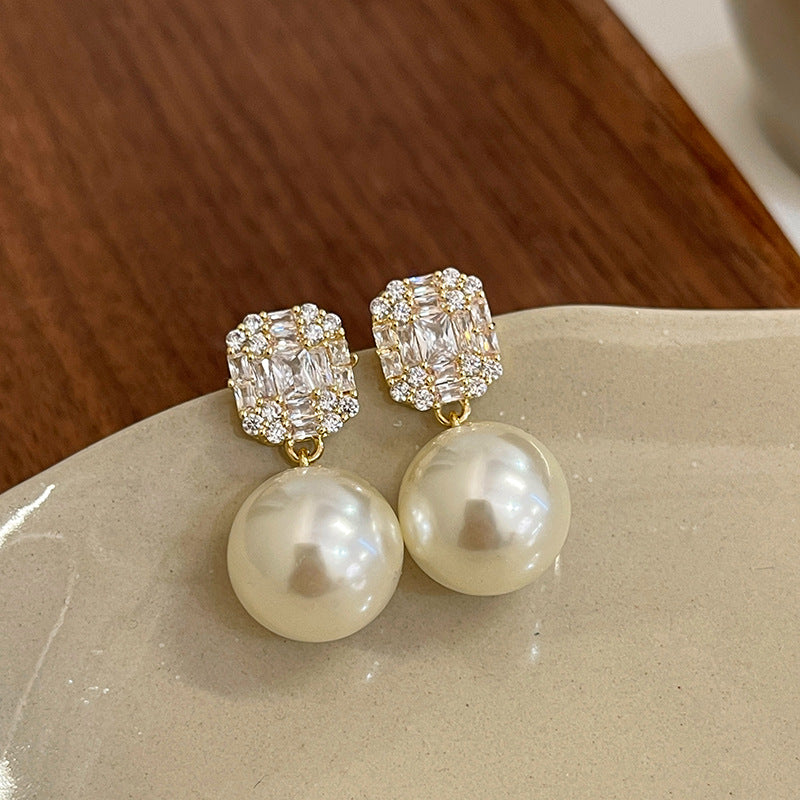 Stunning Pearl Earring for Daily Wear