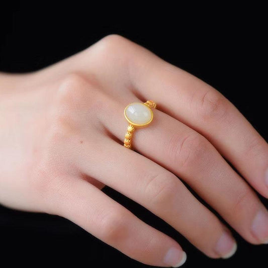 Classic Gold Ring with Timeless Appeal