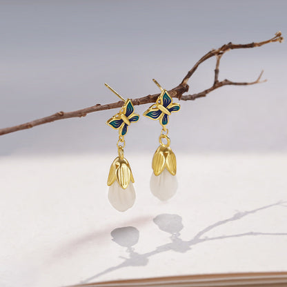 Charming Silver Earring for Any Occasion