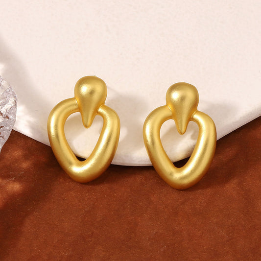 Charming Gold Earring for Any Occasion
