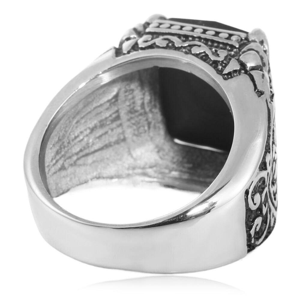 Classic Ring with Timeless Appeal