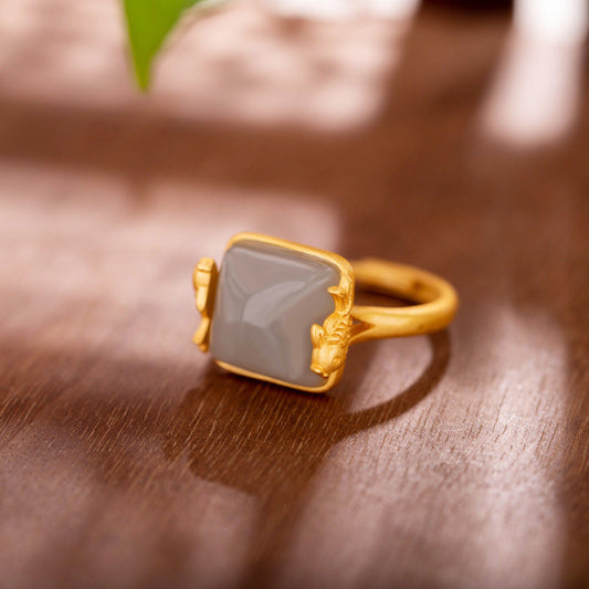 Classic Gold Ring with Timeless Appeal
