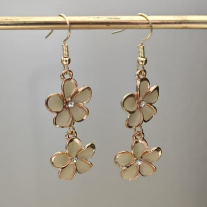 Beautiful Gold Earring with Unique Style
