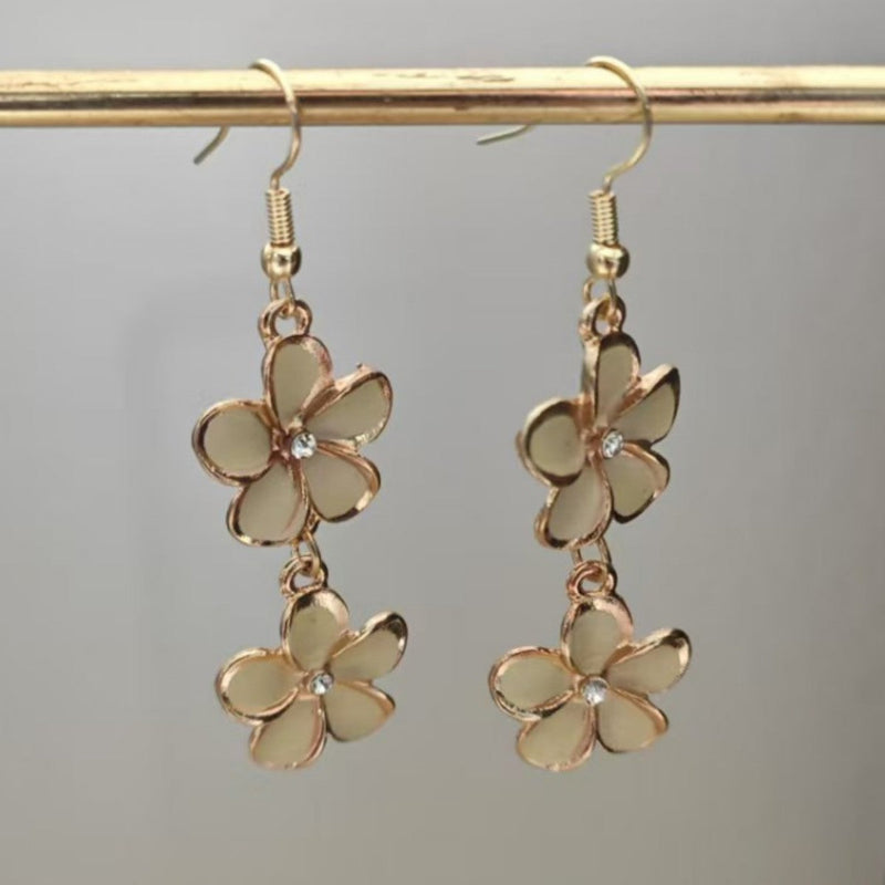 Beautiful Gold Earring with Unique Style