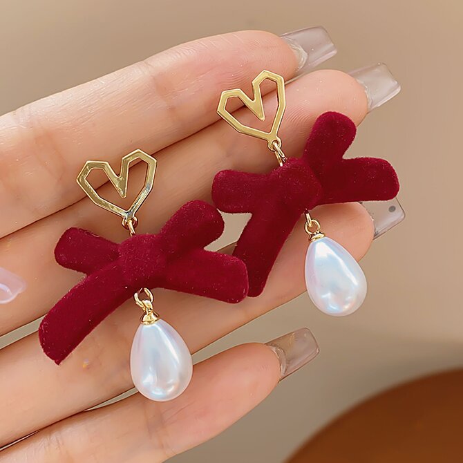 Classic Pearl Earring with Timeless Appeal