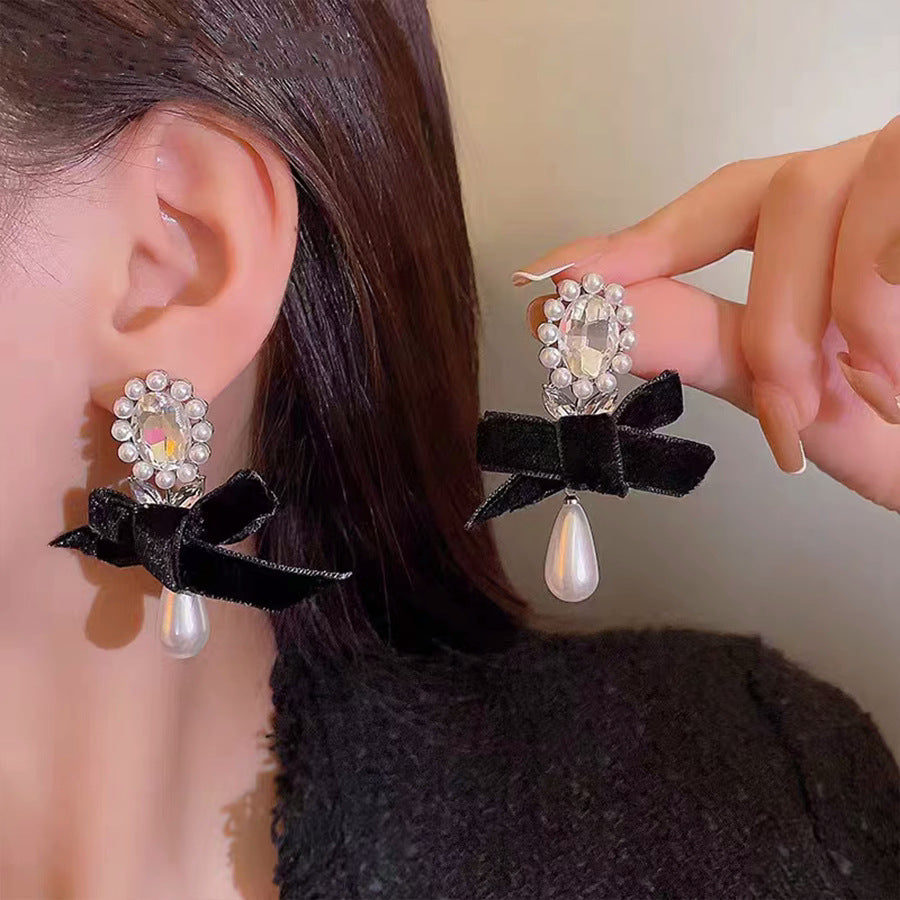 Classic Pearl Earring with Timeless Appeal