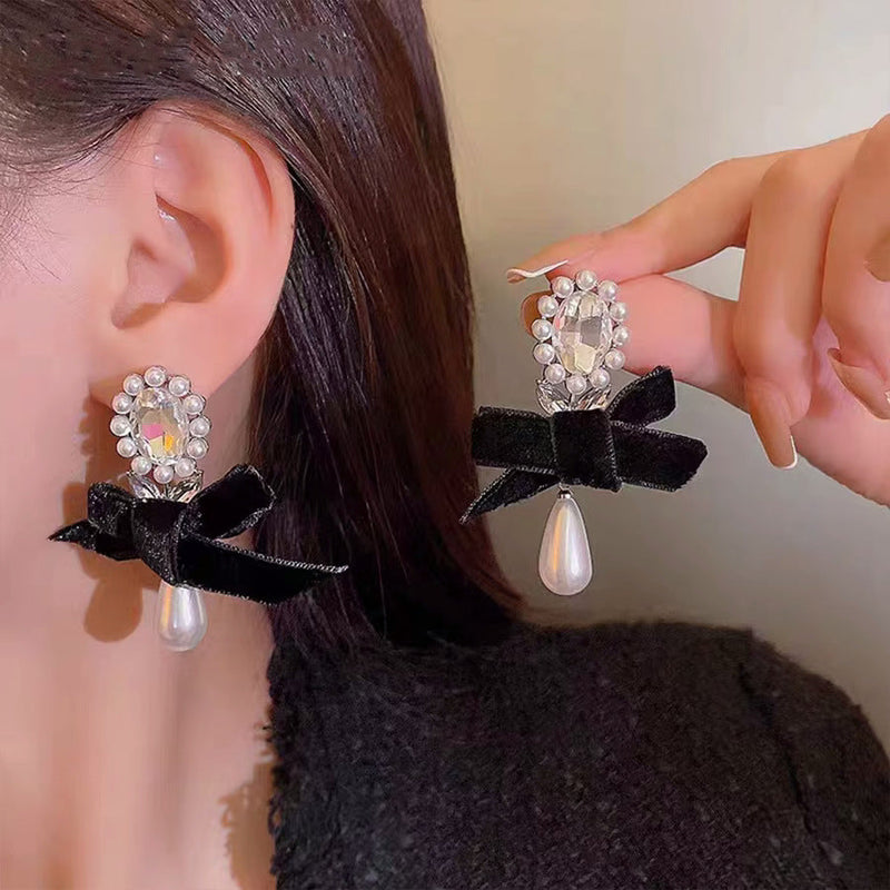 Classic Pearl Earring with Timeless Appeal