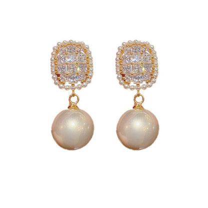 Beautiful Pearl Earring with Unique Style