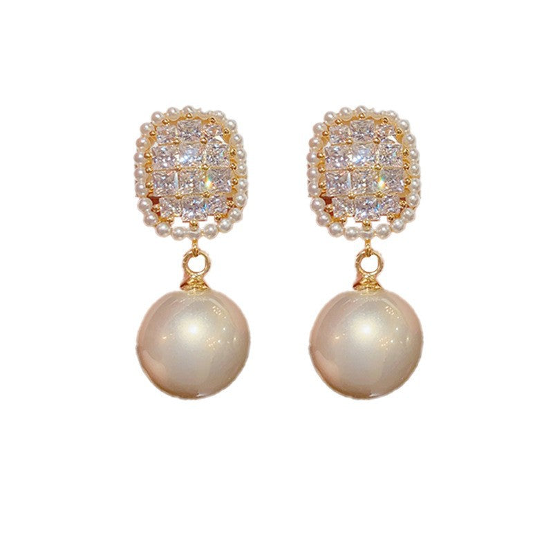 Beautiful Pearl Earring with Unique Style