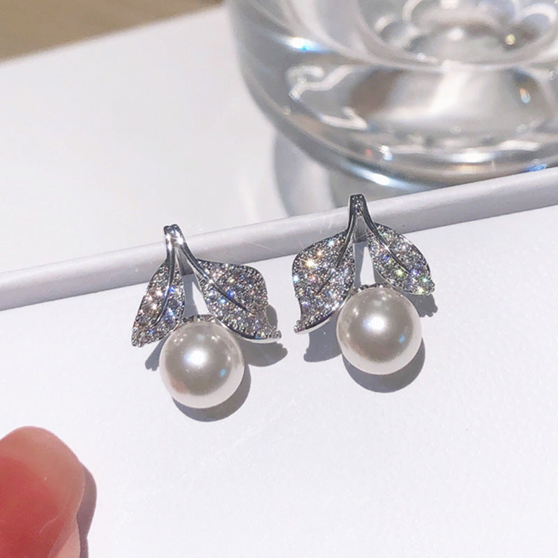 Beautiful Pearl Earring with Unique Style
