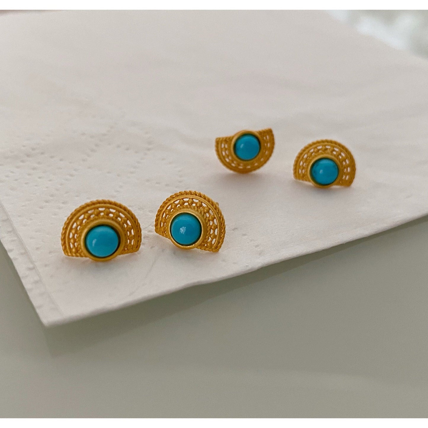 Classic Gold Earring with Timeless Appeal