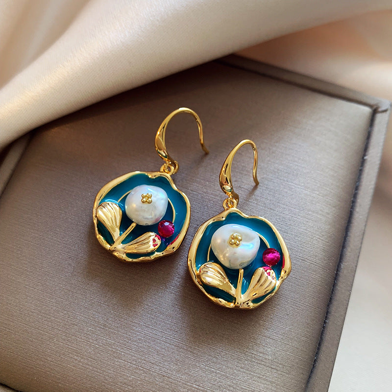 Classic Pearl Earring with Timeless Appeal