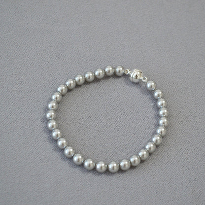 Classic Pearl Necklace with Timeless Appeal