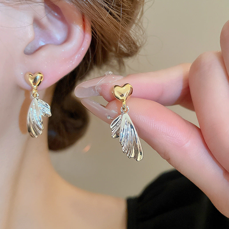 Beautiful Gold Earring with Unique Style