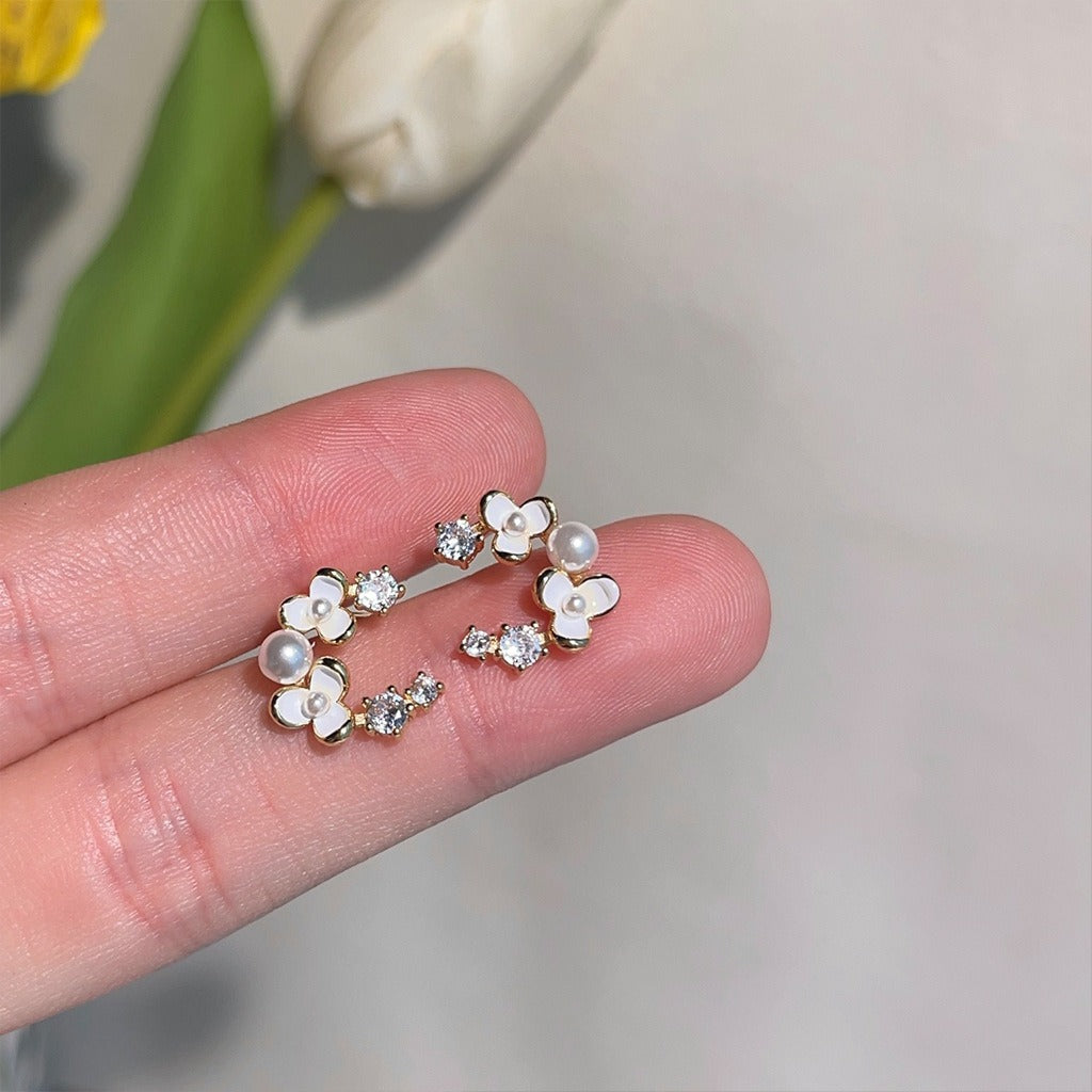 Beautiful Pearl Earring with Unique Style