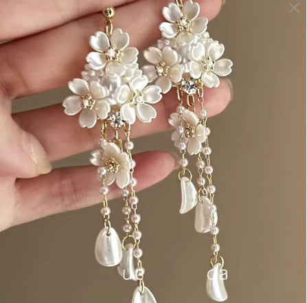 Classic Pearl Earring with Timeless Appeal