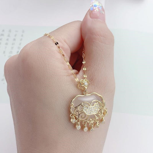 Classic Silver Necklace with Timeless Appeal