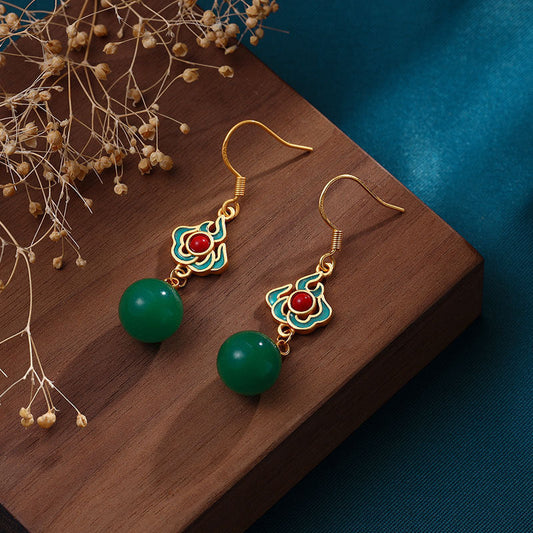 Charming Silver Earring for Any Occasion