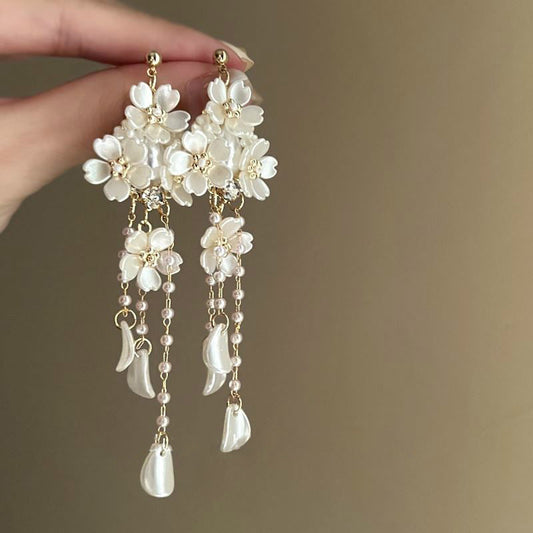Classic Pearl Earring with Timeless Appeal