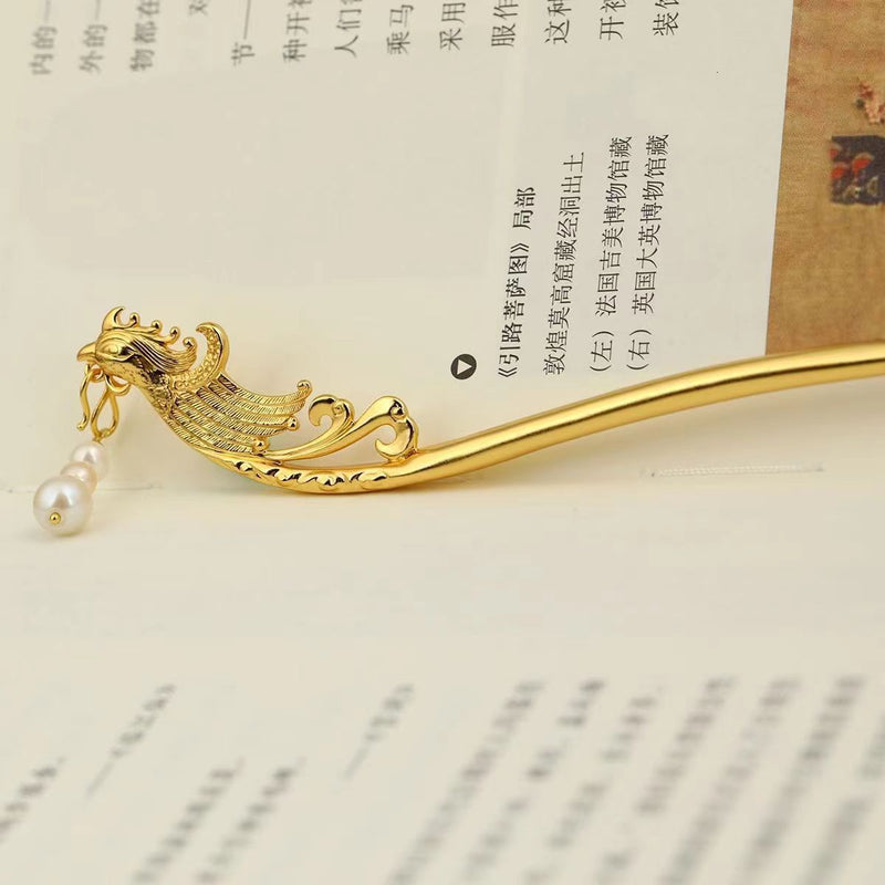 Romantic Gold Pendant for Special Moments