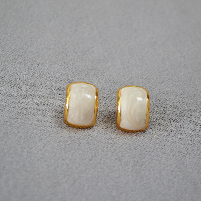 Beautiful Gold Earring with Unique Style