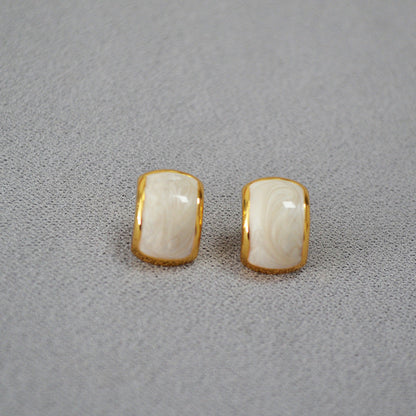 Beautiful Gold Earring with Unique Style