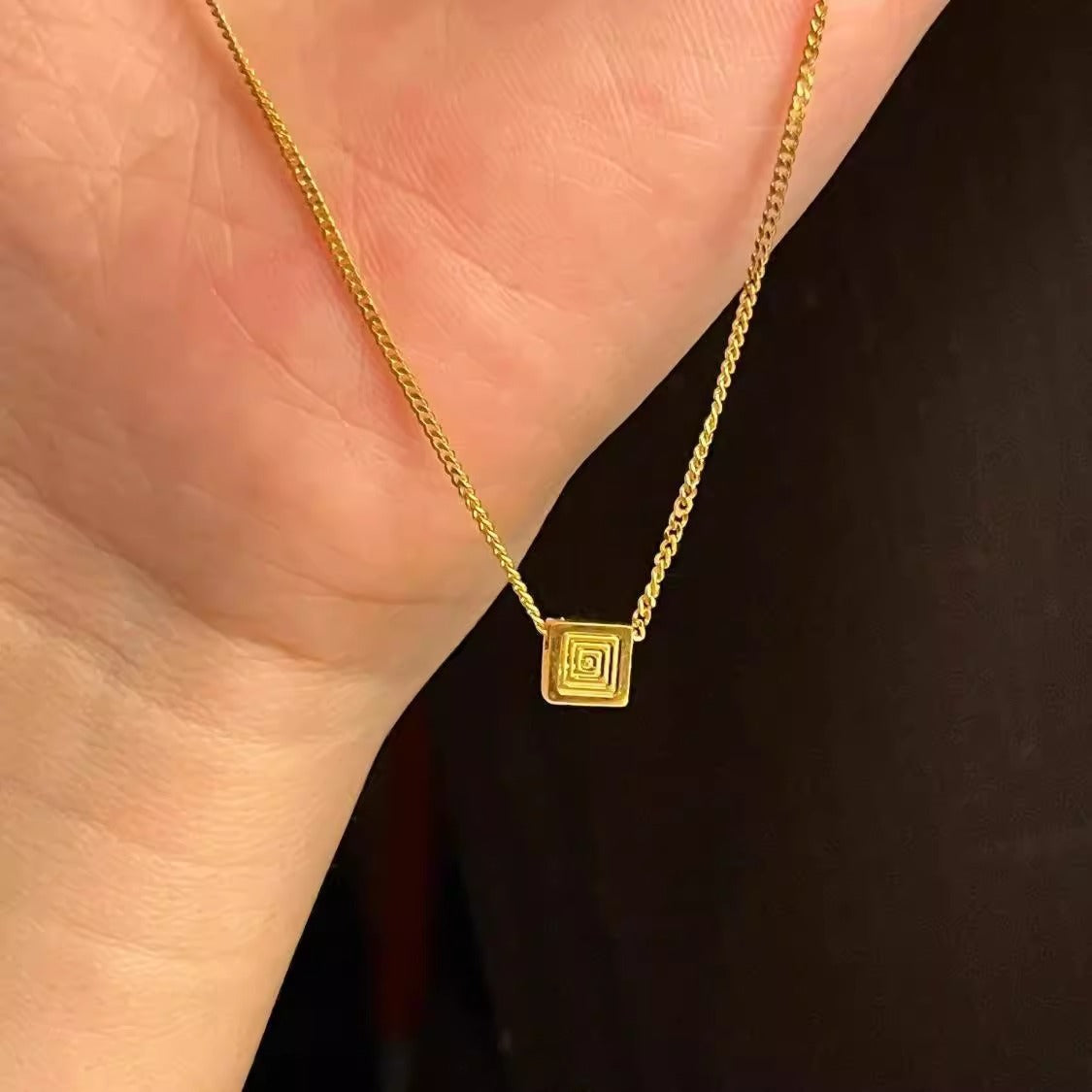 Stunning Gold Necklace for Daily Wear