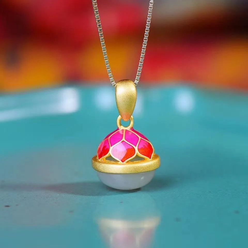 Beautiful Gold Necklace with Unique Style