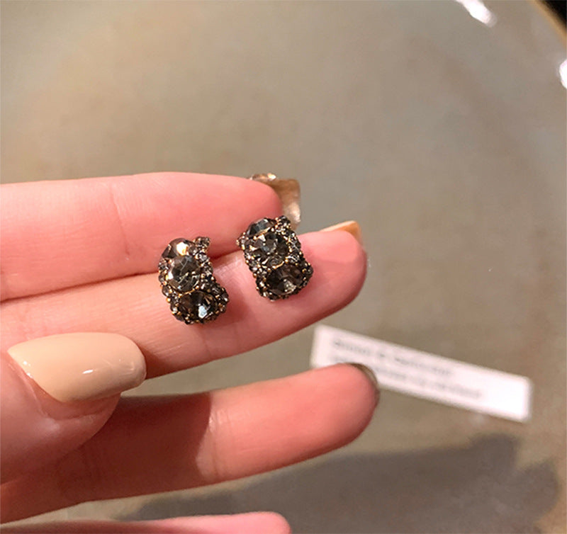Beautiful Pearl Earring with Unique Style