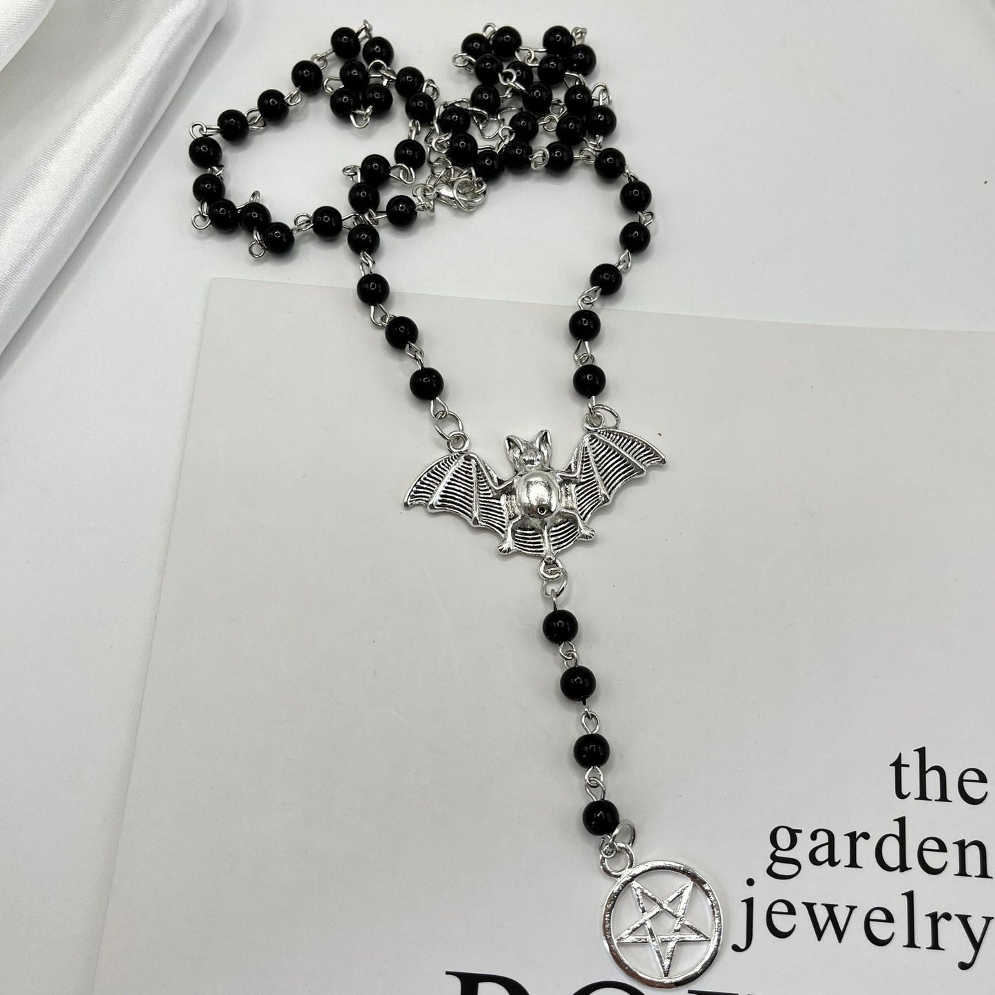 Classic Silver Necklace with Timeless Appeal