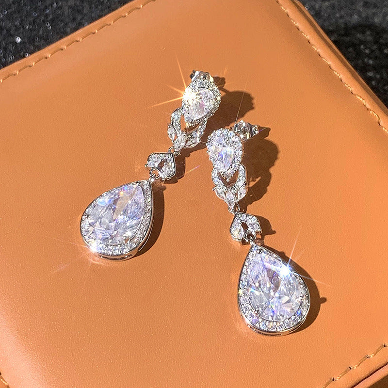 Charming Earring for Any Occasion