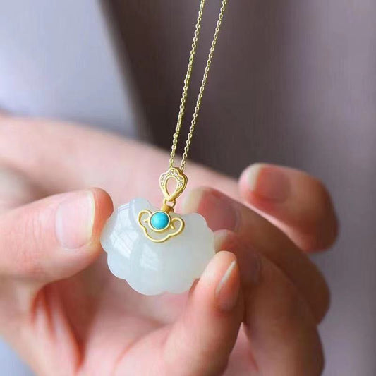 Romantic Silver Necklace for Special Moments