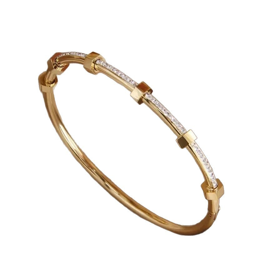 Charming Gold Bracelet for Any Occasion