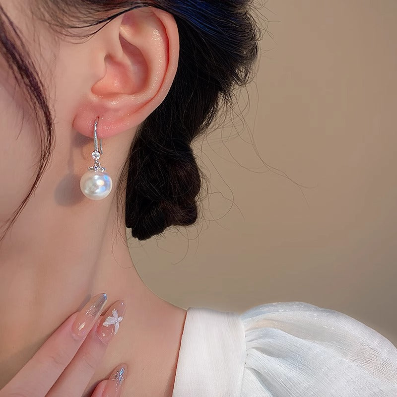 Classic Pearl Earring with Timeless Appeal