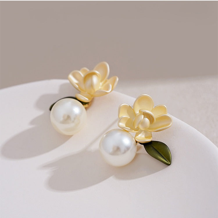 Classic Pearl Earring with Timeless Appeal