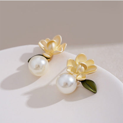 Classic Pearl Earring with Timeless Appeal