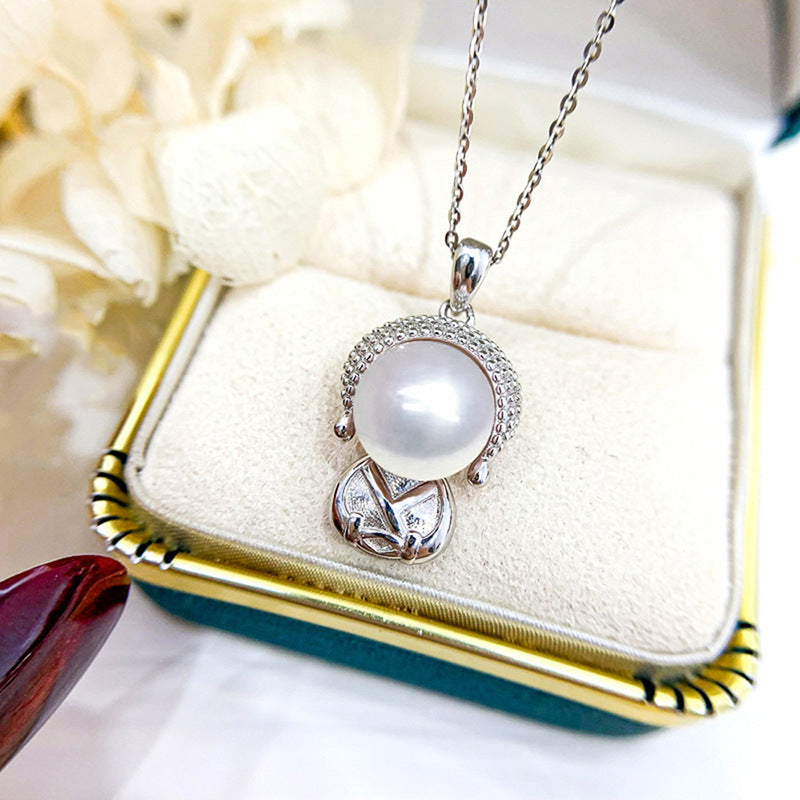 Classic Pearl Necklace with Timeless Appeal