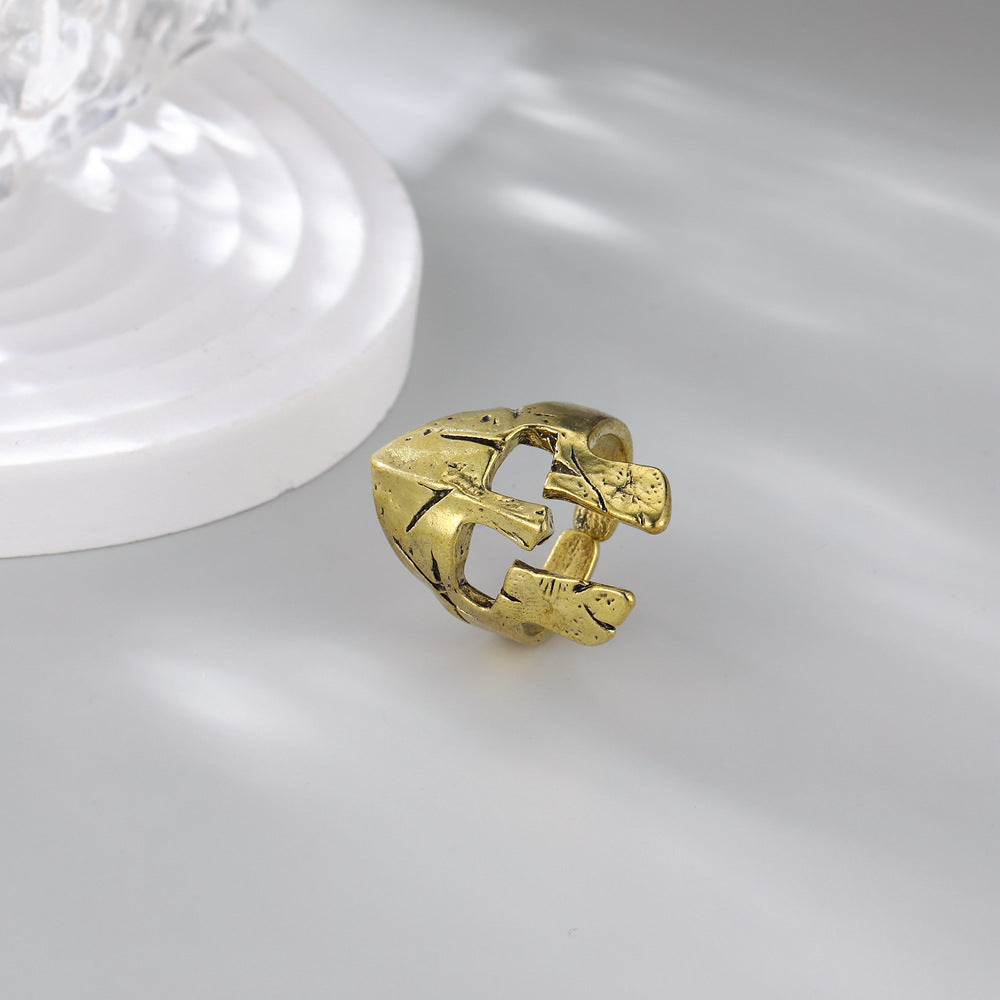 Classic Gold Bracelet with Timeless Appeal