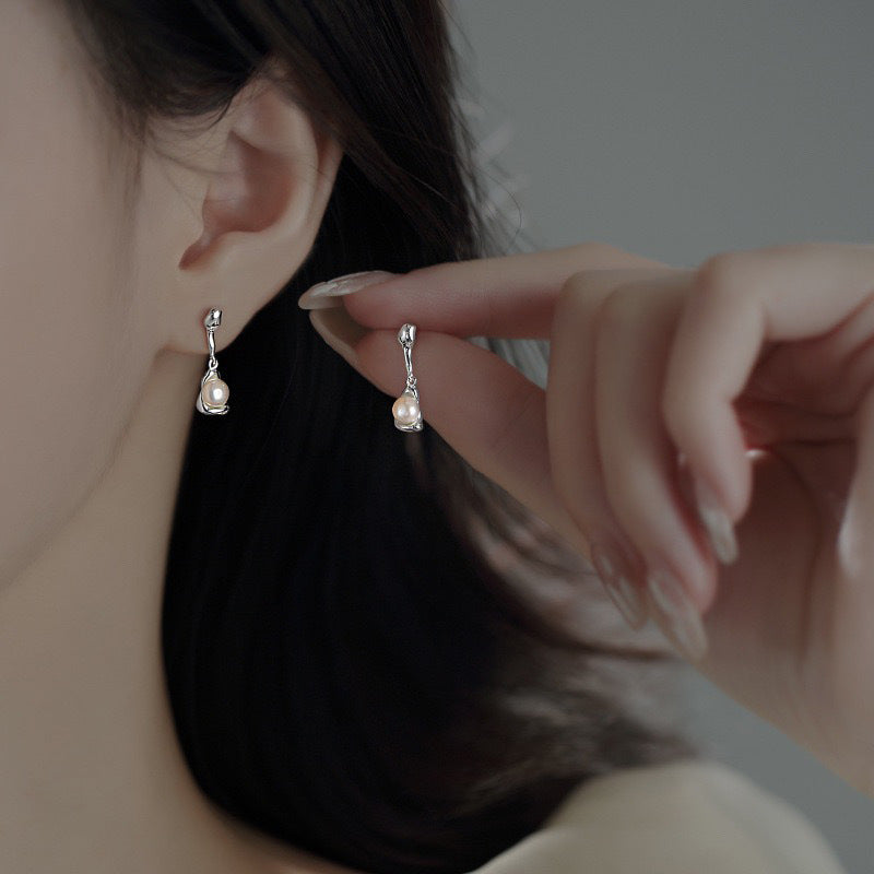 Romantic Pearl Earring for Special Moments