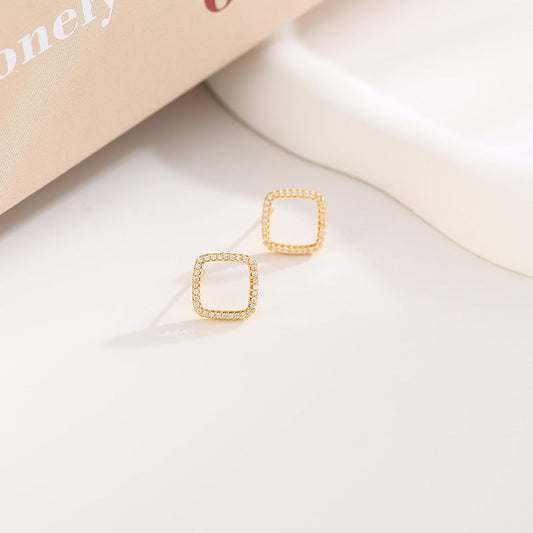 Charming Earring for Any Occasion