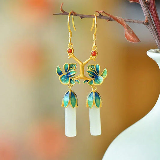Charming Silver Earring for Any Occasion