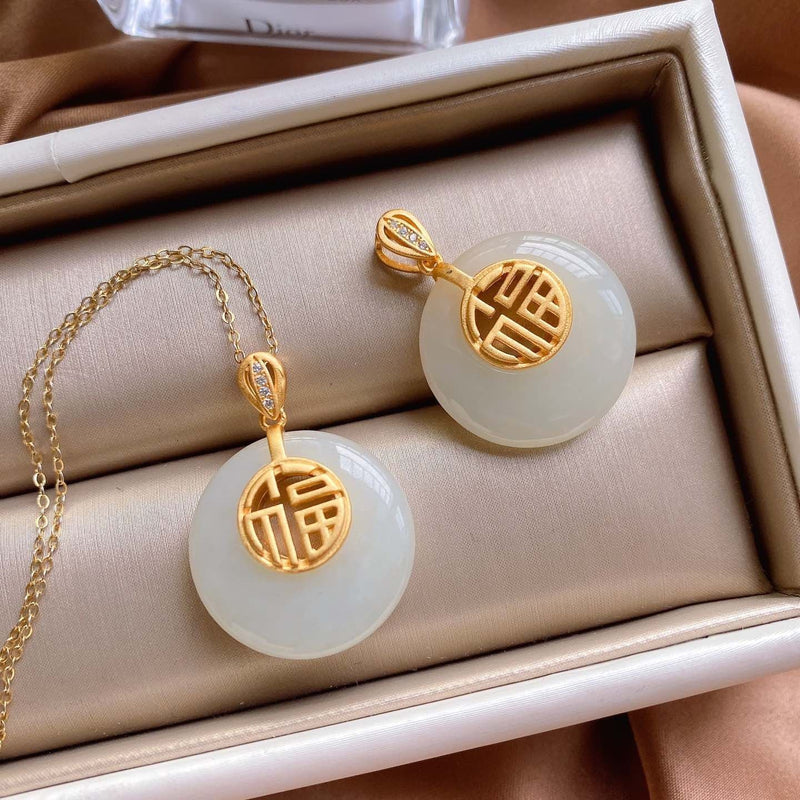 Beautiful Gold Necklace with Unique Style