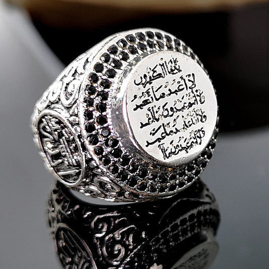 Classic Silver Ring with Timeless Appeal