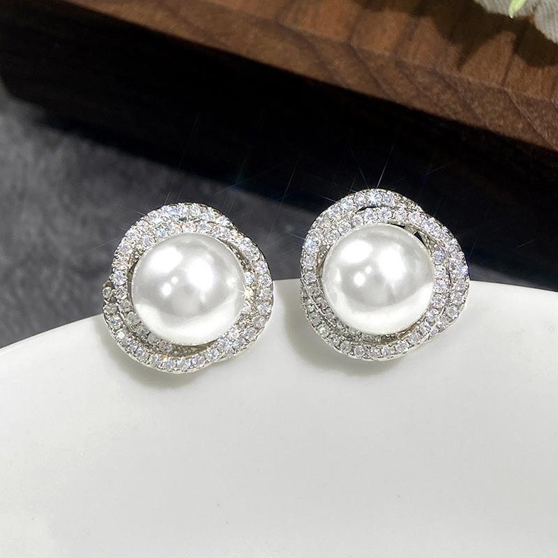 Elegant Pearl Earring for Every Occasion
