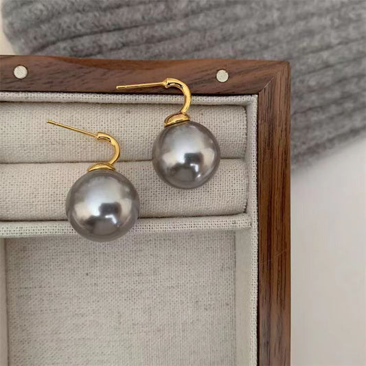 Classic Pearl Earring with Timeless Appeal