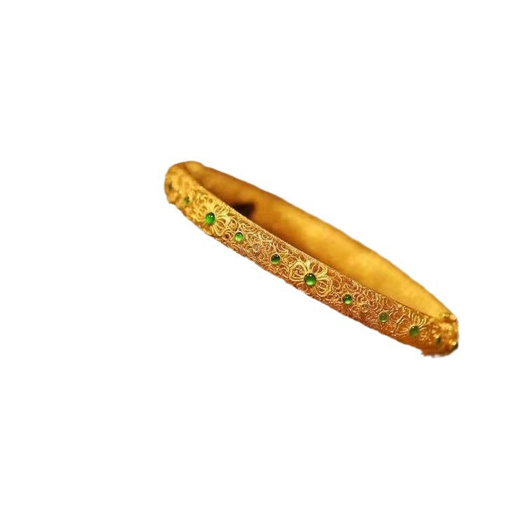 Romantic Gold Bracelet for Special Moments